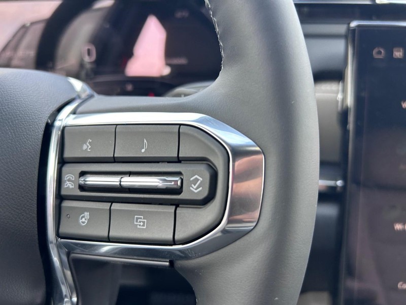 GMC Terrain Vehicle Full-screen Gallery Image 11