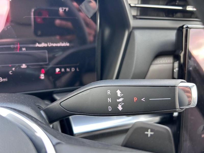 GMC Terrain Vehicle Full-screen Gallery Image 12