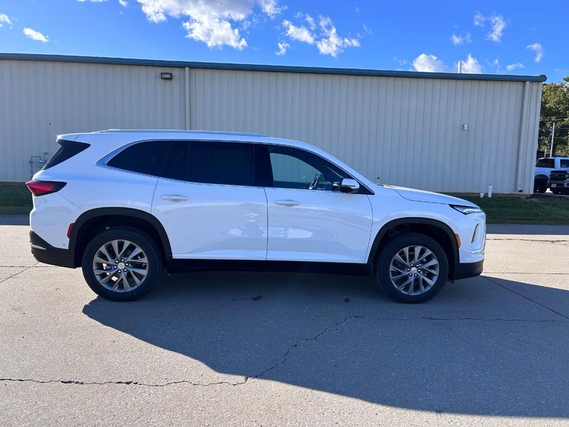 Buick Enclave Vehicle Full-screen Gallery Image 2