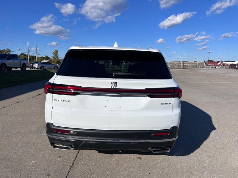 Buick Enclave Vehicle Full-screen Gallery Image 4