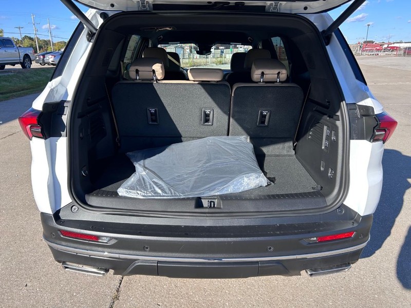 Buick Enclave Vehicle Full-screen Gallery Image 5