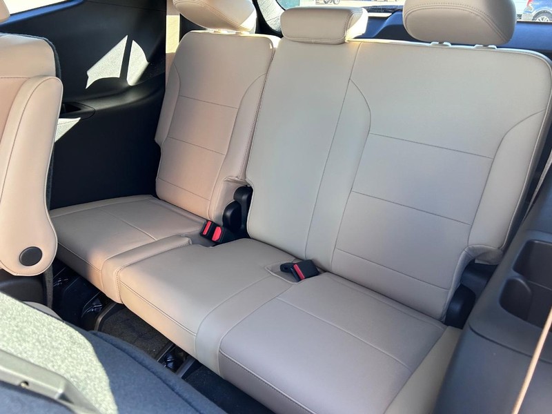 Buick Enclave Vehicle Full-screen Gallery Image 8