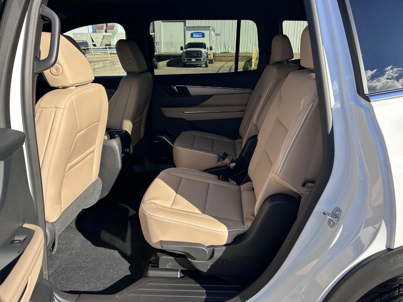 Buick Enclave Vehicle Full-screen Gallery Image 9