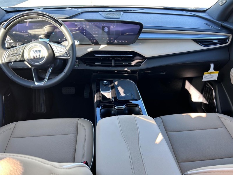 Buick Enclave Vehicle Full-screen Gallery Image 11