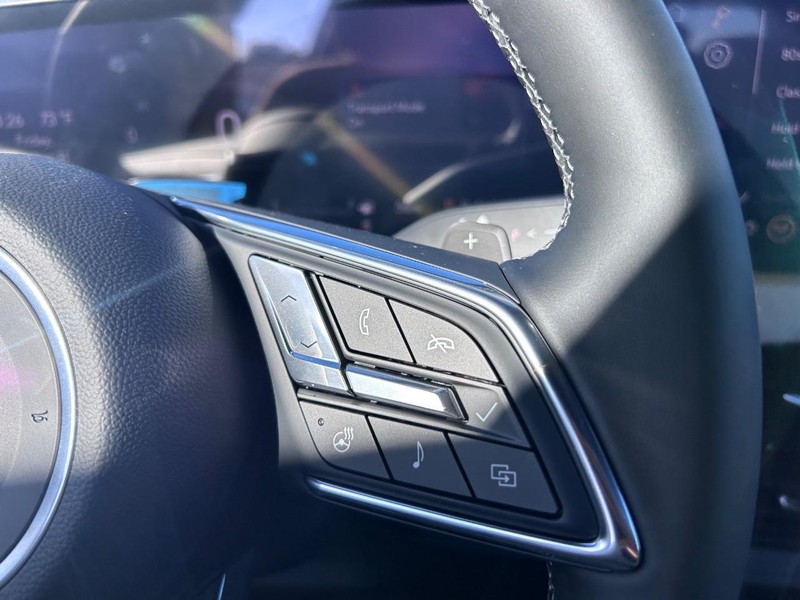 Buick Enclave Vehicle Full-screen Gallery Image 14