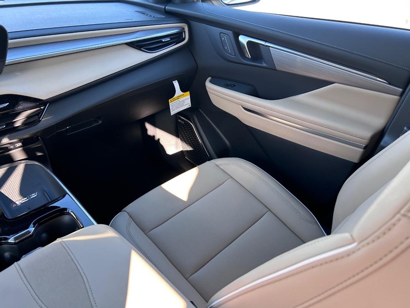 Buick Enclave Vehicle Full-screen Gallery Image 18