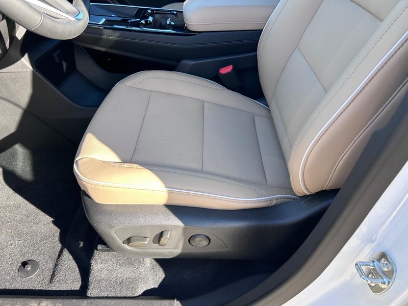 Buick Enclave Vehicle Full-screen Gallery Image 21