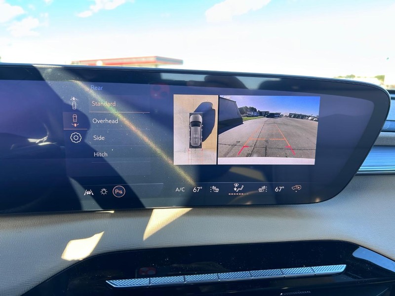 Buick Enclave Vehicle Full-screen Gallery Image 23