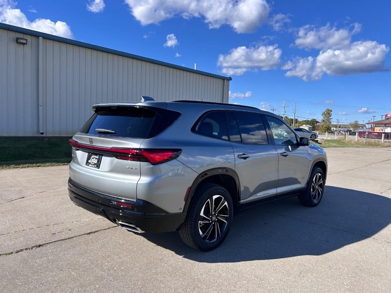 Buick Enclave Vehicle Full-screen Gallery Image 3