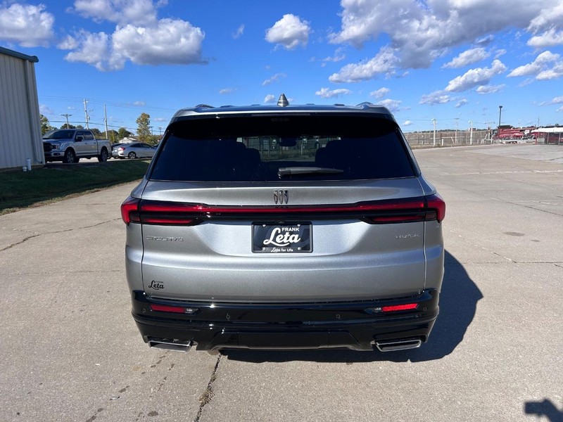 Buick Enclave Vehicle Full-screen Gallery Image 4