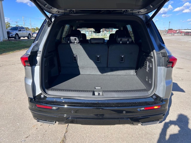 Buick Enclave Vehicle Full-screen Gallery Image 5