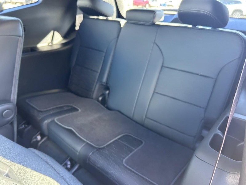 Buick Enclave Vehicle Full-screen Gallery Image 8