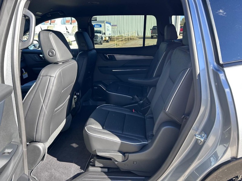 Buick Enclave Vehicle Full-screen Gallery Image 9