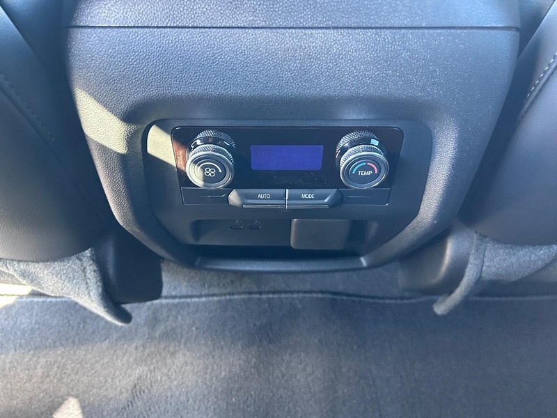 Buick Enclave Vehicle Full-screen Gallery Image 10