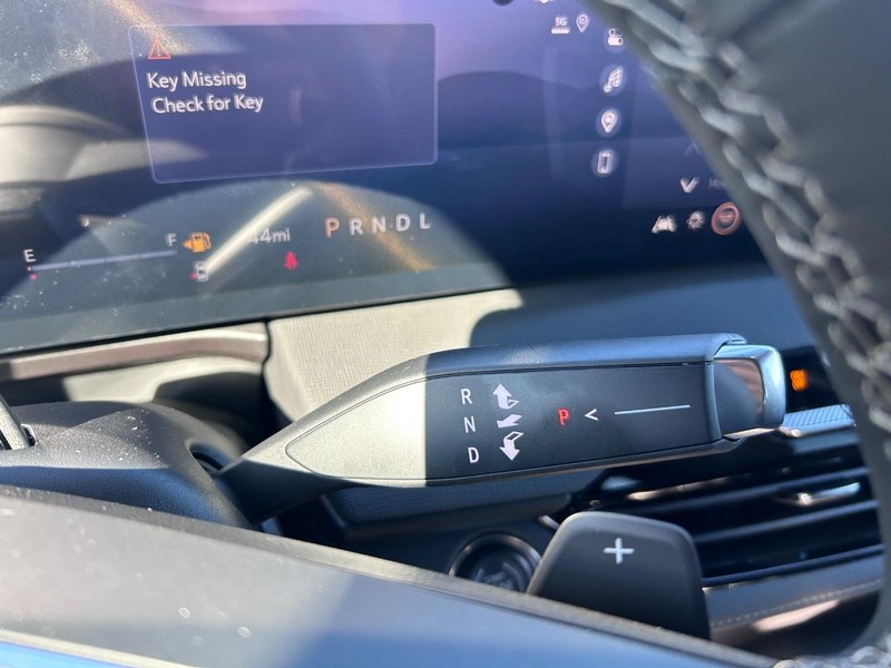 Buick Enclave Vehicle Full-screen Gallery Image 15