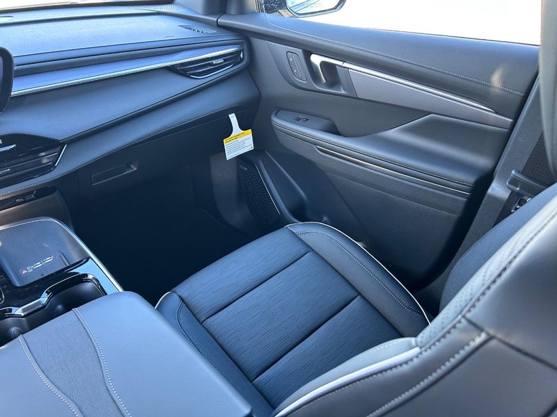 Buick Enclave Vehicle Full-screen Gallery Image 18