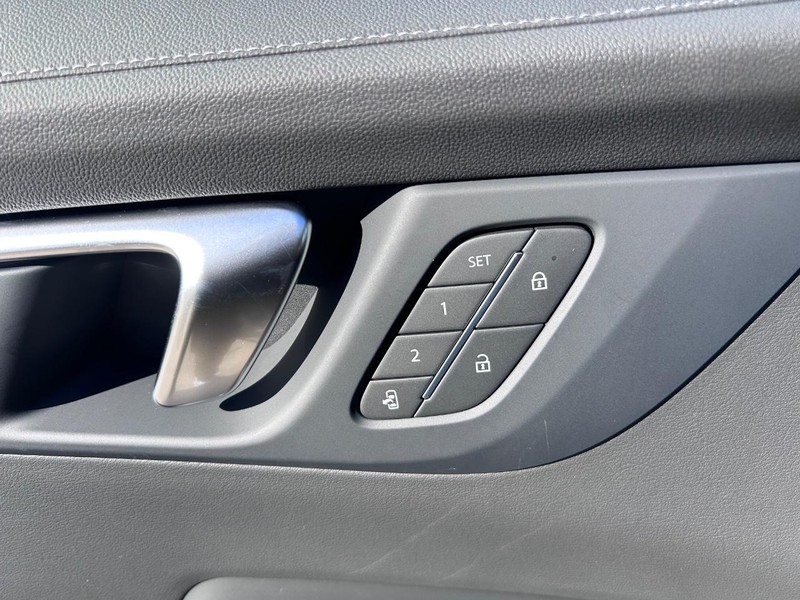 Buick Enclave Vehicle Full-screen Gallery Image 19