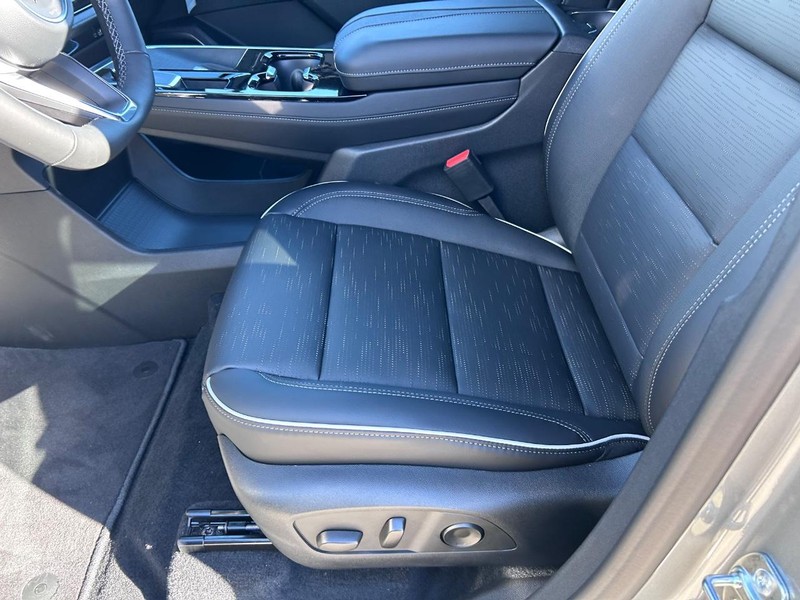 Buick Enclave Vehicle Full-screen Gallery Image 21