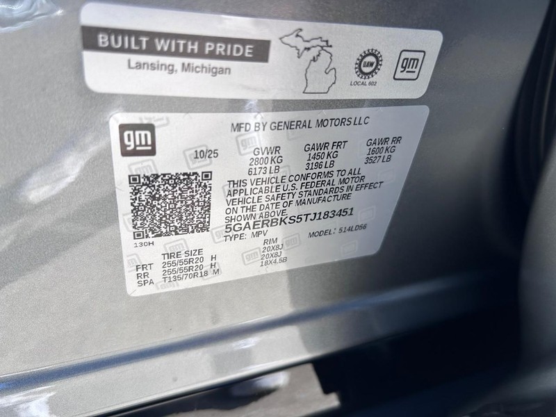 Buick Enclave Vehicle Full-screen Gallery Image 24