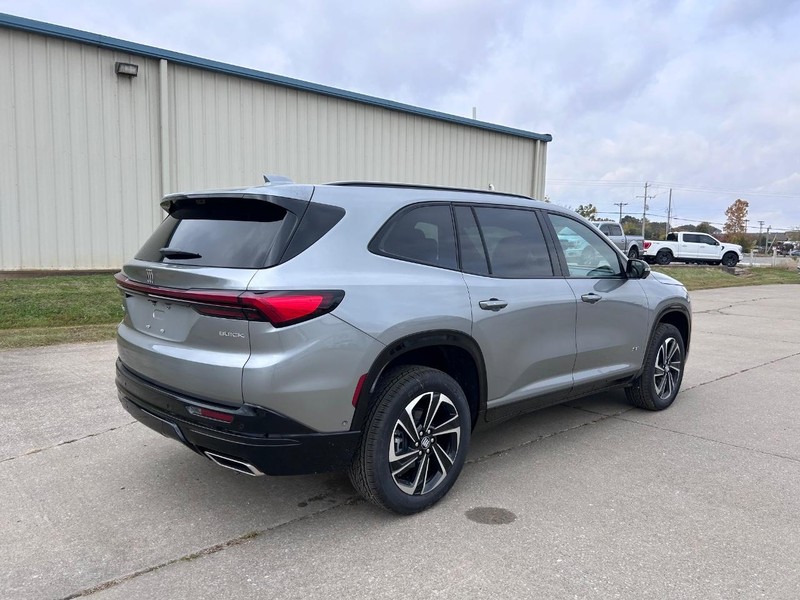Buick Enclave Vehicle Full-screen Gallery Image 3