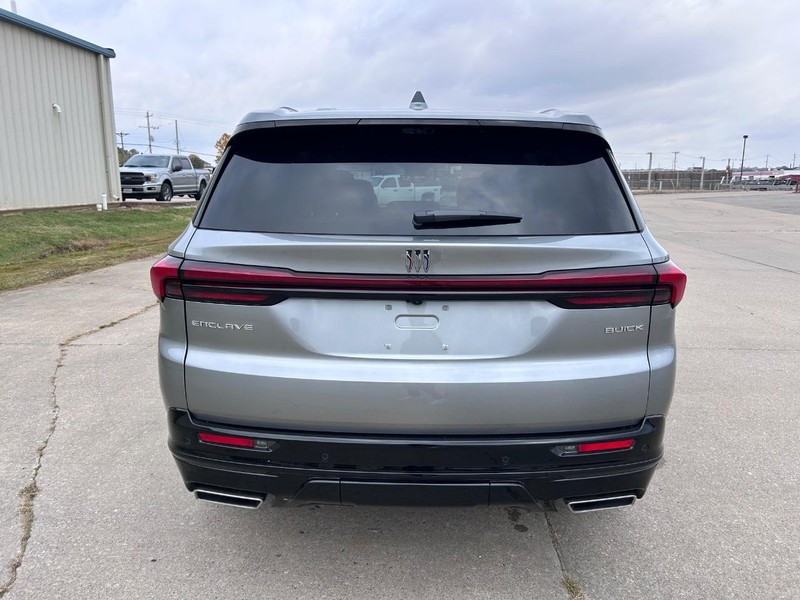 Buick Enclave Vehicle Full-screen Gallery Image 4