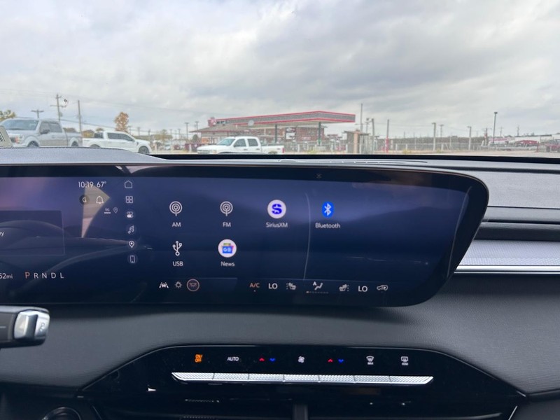 Buick Enclave Vehicle Full-screen Gallery Image 15