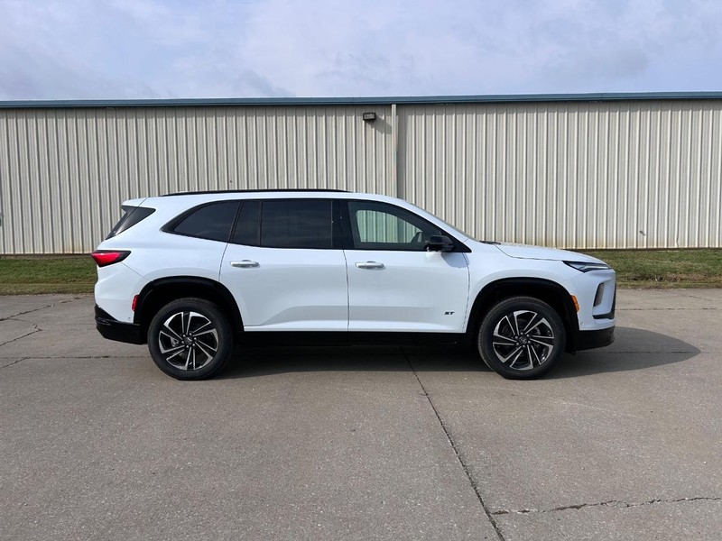 Buick Enclave Vehicle Full-screen Gallery Image 2