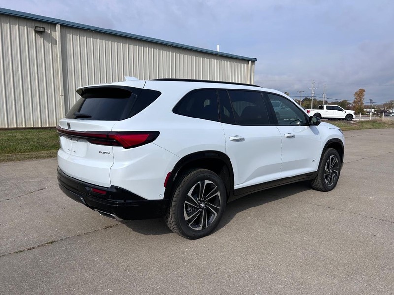 Buick Enclave Vehicle Full-screen Gallery Image 3