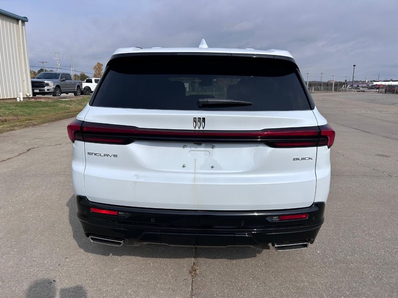 Buick Enclave Vehicle Full-screen Gallery Image 4