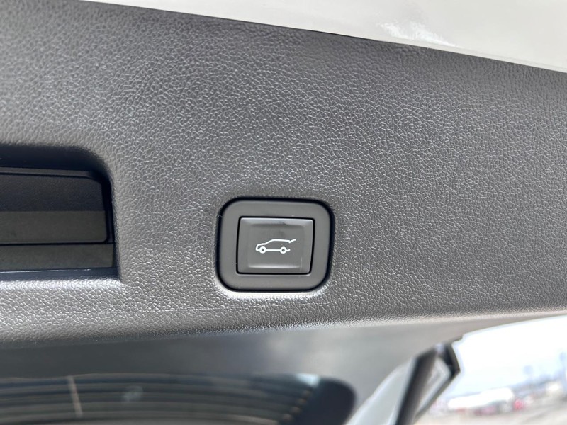 Buick Enclave Vehicle Full-screen Gallery Image 6