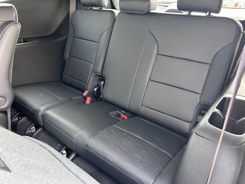 Buick Enclave Vehicle Full-screen Gallery Image 8