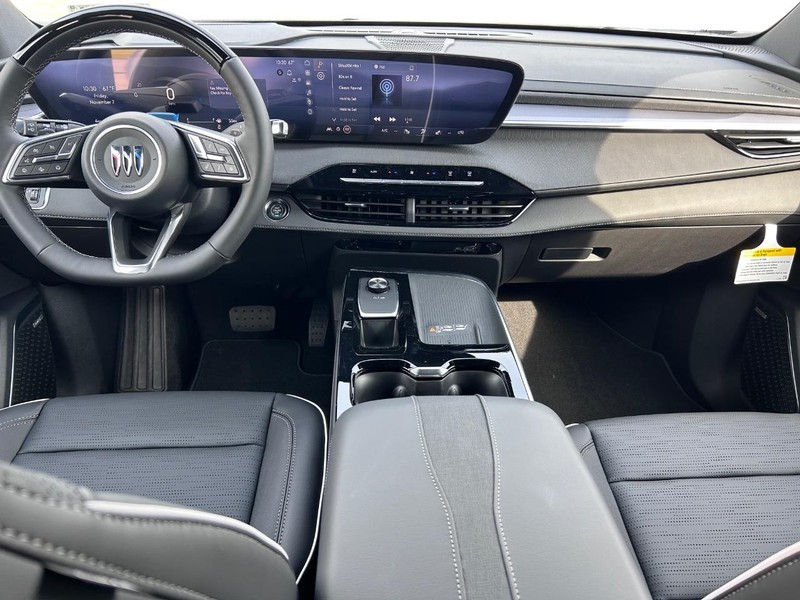 Buick Enclave Vehicle Full-screen Gallery Image 11