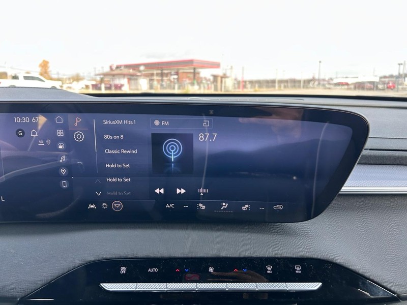 Buick Enclave Vehicle Full-screen Gallery Image 16