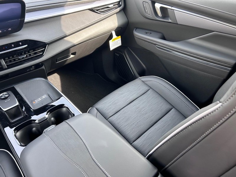 Buick Enclave Vehicle Full-screen Gallery Image 17