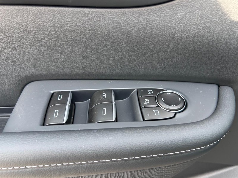 Buick Enclave Vehicle Full-screen Gallery Image 18