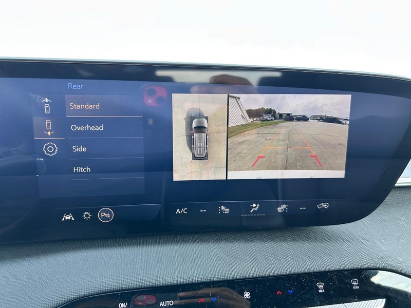 Buick Enclave Vehicle Full-screen Gallery Image 21