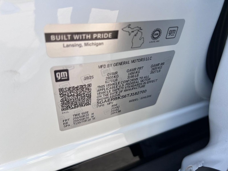 Buick Enclave Vehicle Full-screen Gallery Image 22