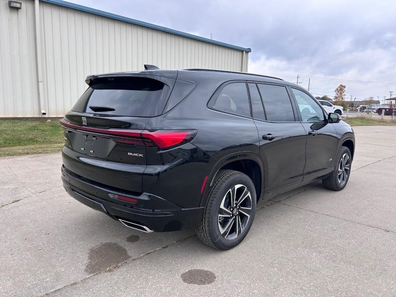 Buick Enclave Vehicle Full-screen Gallery Image 3