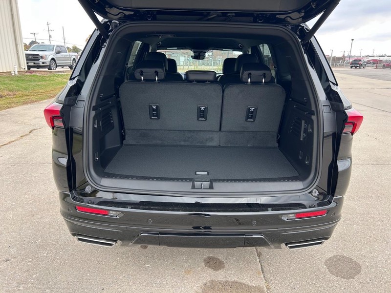 Buick Enclave Vehicle Full-screen Gallery Image 5