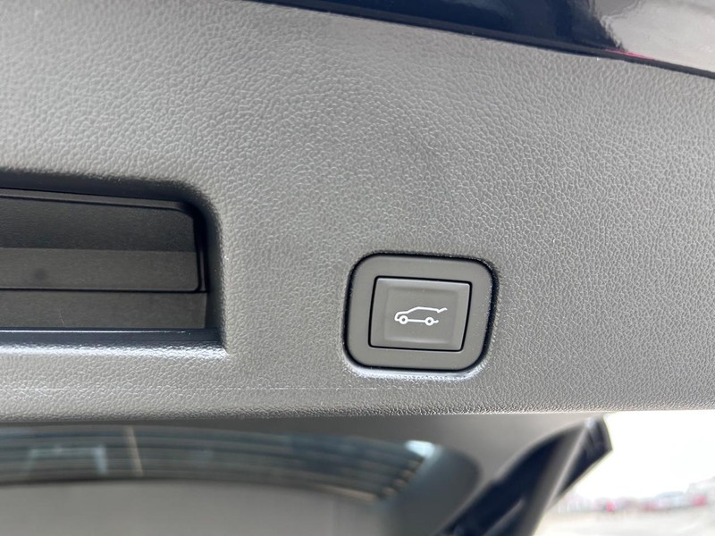 Buick Enclave Vehicle Full-screen Gallery Image 6