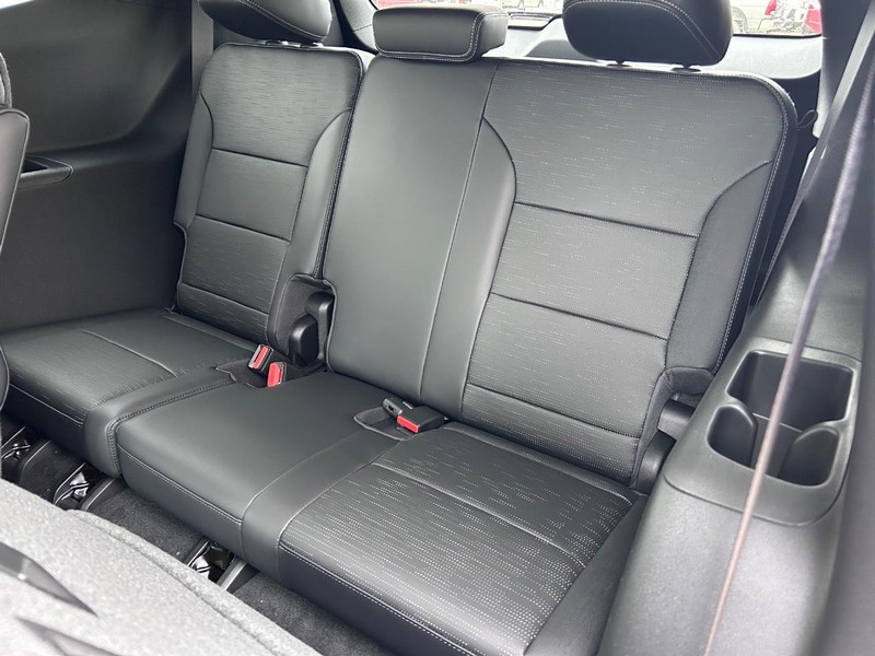 Buick Enclave Vehicle Full-screen Gallery Image 8