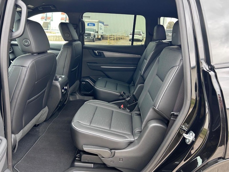 Buick Enclave Vehicle Full-screen Gallery Image 9