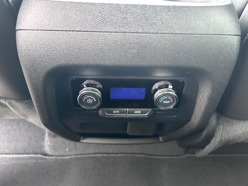 Buick Enclave Vehicle Full-screen Gallery Image 10