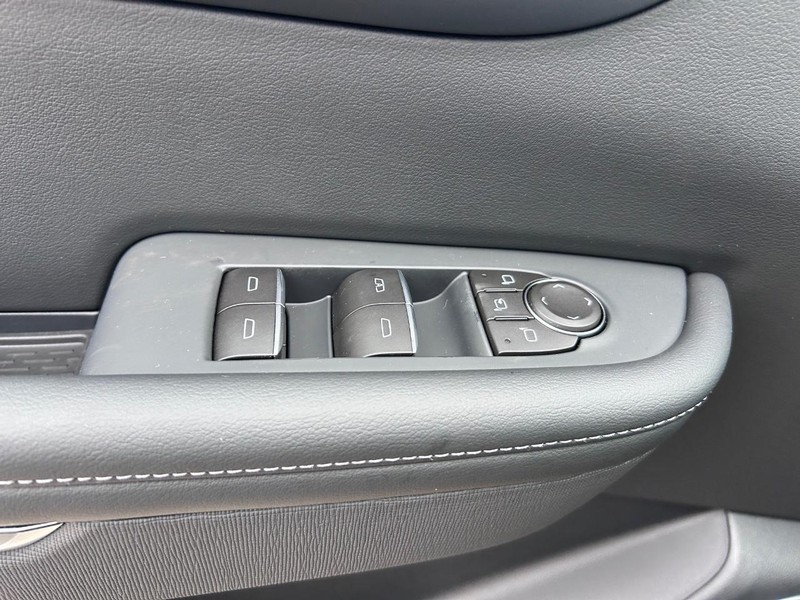 Buick Enclave Vehicle Full-screen Gallery Image 18