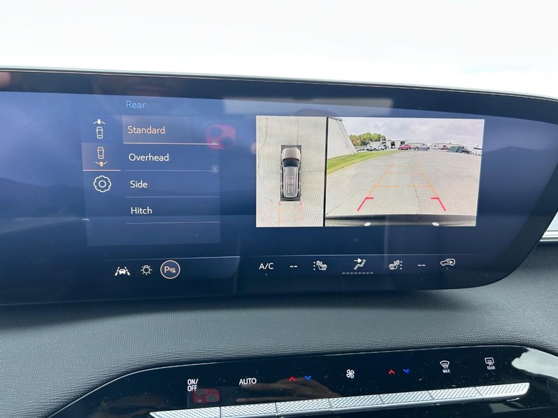 Buick Enclave Vehicle Full-screen Gallery Image 22