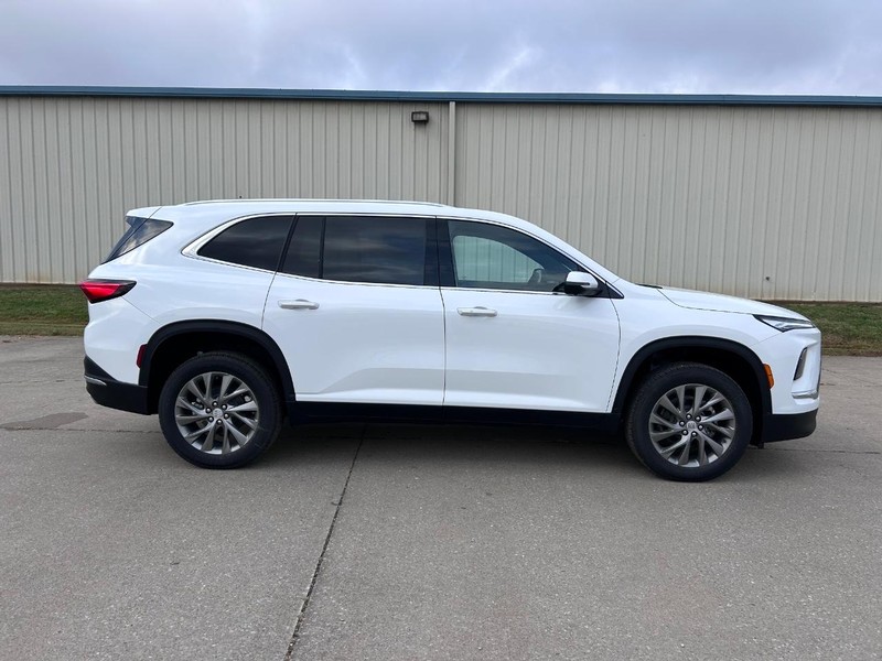 Buick Enclave Vehicle Full-screen Gallery Image 2