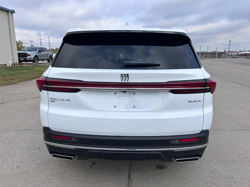 Buick Enclave Vehicle Full-screen Gallery Image 4