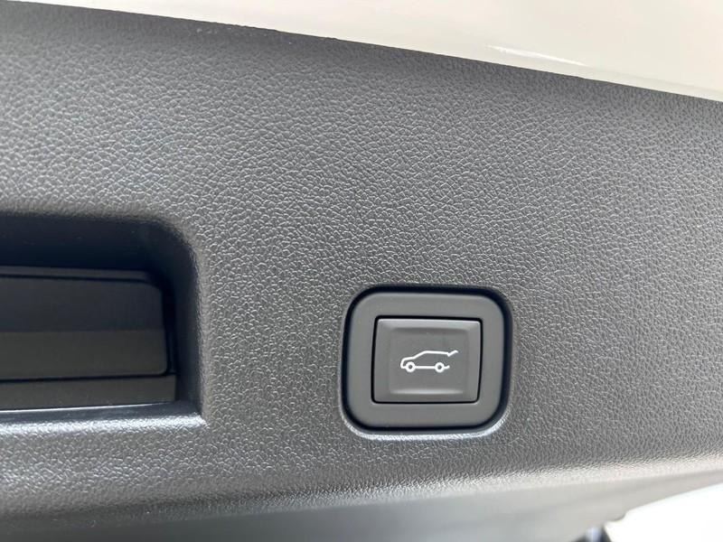 Buick Enclave Vehicle Full-screen Gallery Image 6