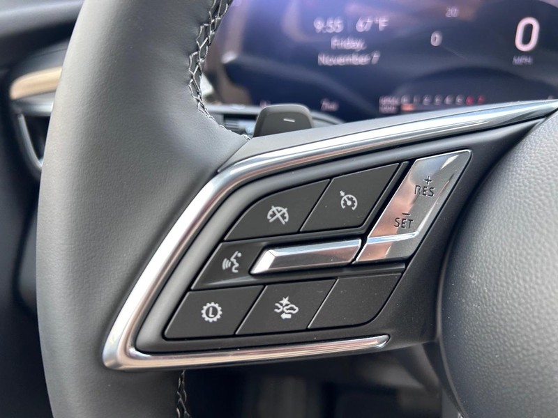 Buick Enclave Vehicle Full-screen Gallery Image 13