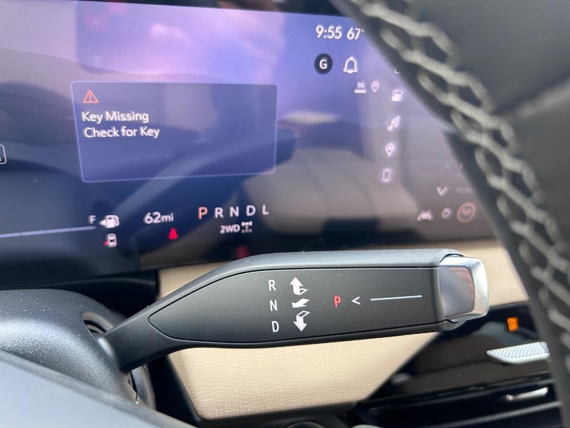 Buick Enclave Vehicle Full-screen Gallery Image 15